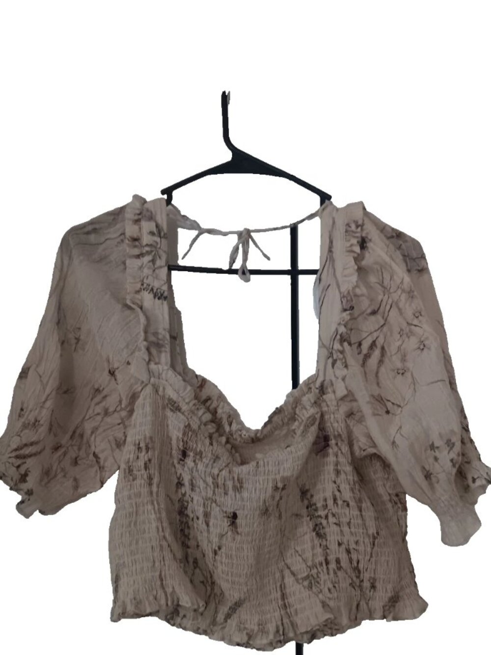 Beautiful cream colored floral half shirt - very comfortable! Large! H&M